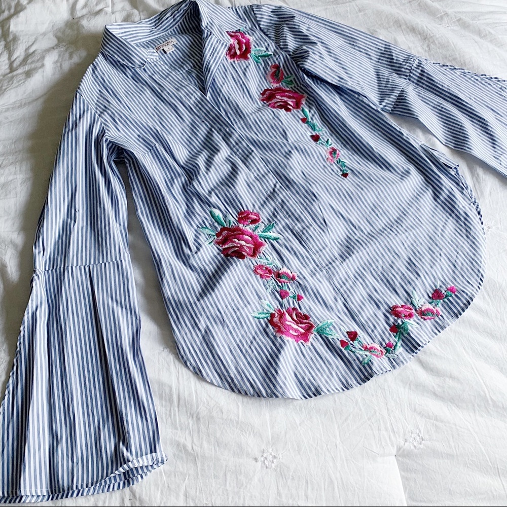 Merona Bell Sleeve Embroidered Button Dow Top M